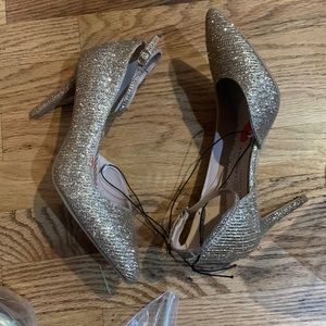 Chinese laundry sparkly gold pump